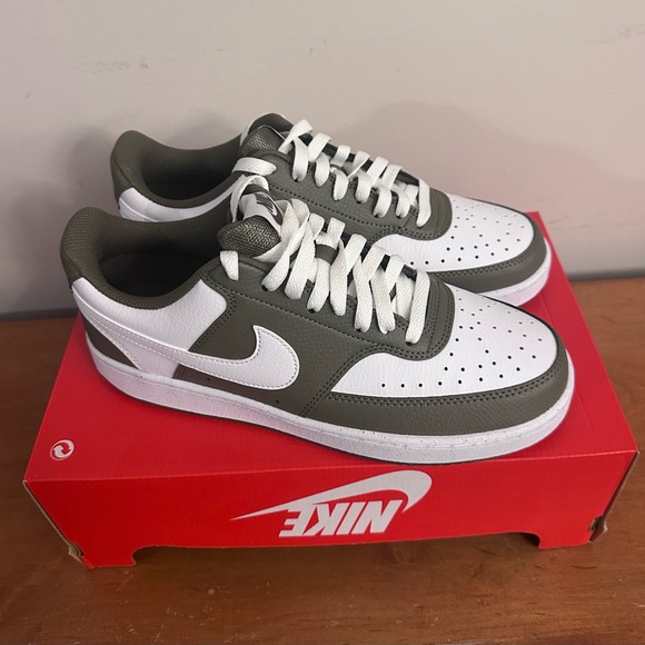 Nike Court Vision Low sneakers olive/white NEW - Picture 2 of 6